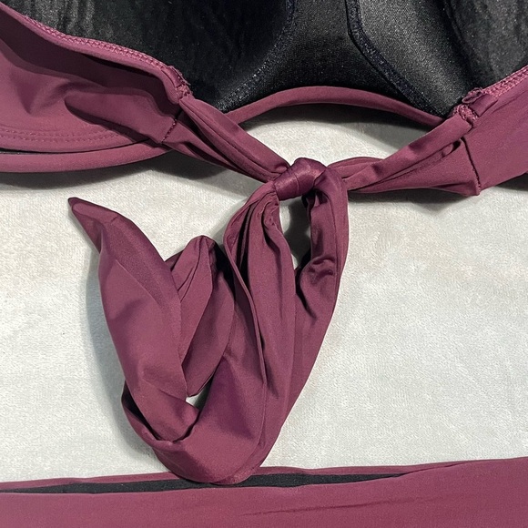 Gianni Bini High Waisted Bandeau Top Bikini Set Reversible Bottoms Maroon EUC - Picture 4 of 12